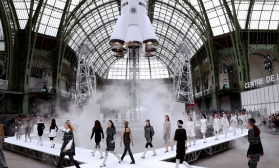 Chanel e la sfilata space style al Paris Fashion Week